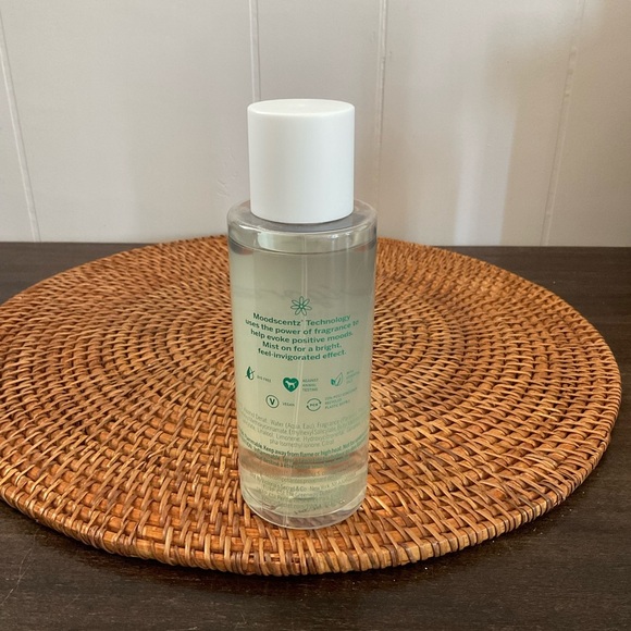 VICTORIA'S SECRET PINK INVIGORATE SCENTED BODY MIST SPRAY 8.4 FL OZ - Picture 2 of 2